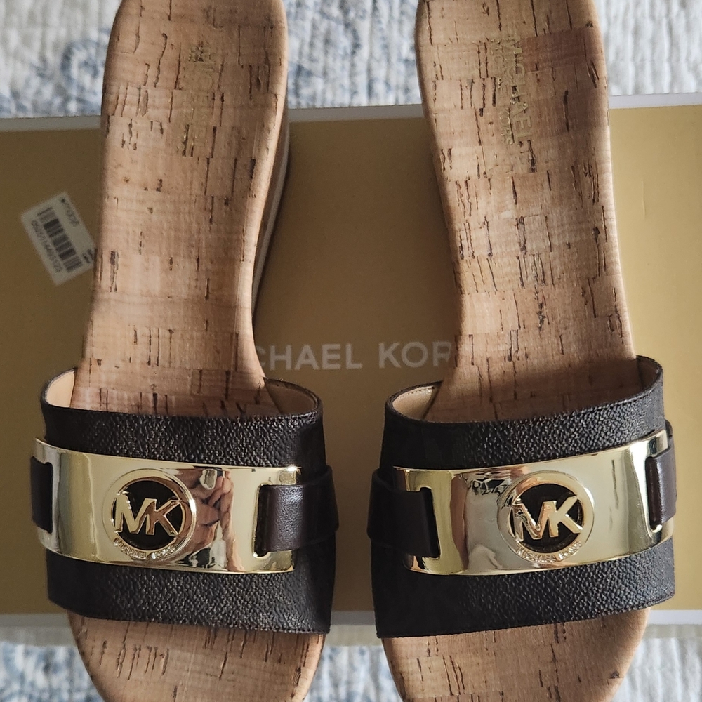 Michael Kors Warren Platform Mini MK Logo Size 8  /38.5